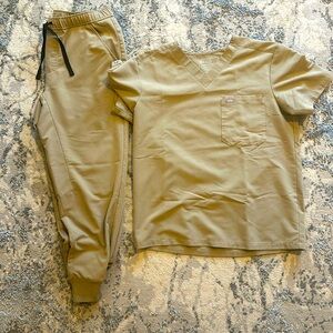 Men’s Khaki FIGS scrub set